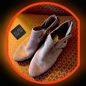 Dolce Vita Kara Suede Perforated Booties w/Back Zippers